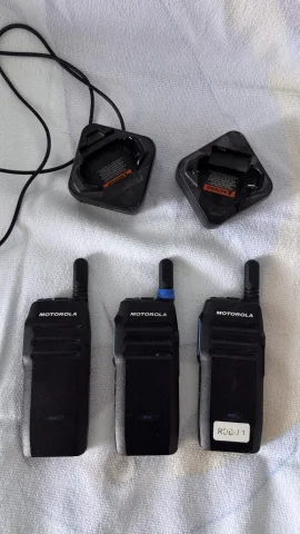 3× Motorola WAVE TLK100 + 2 charging docks